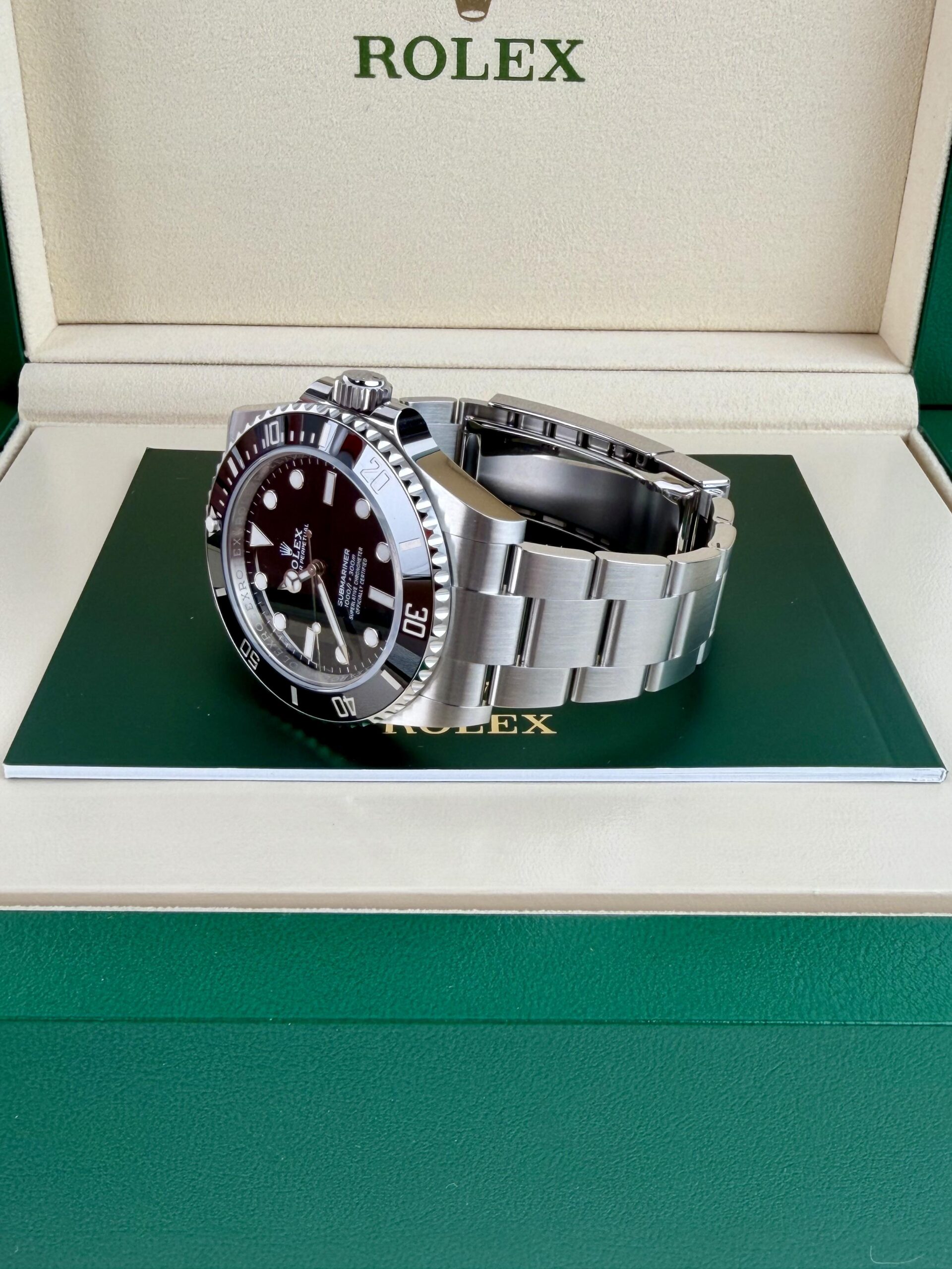 Rolex Submariner 124060 view 4