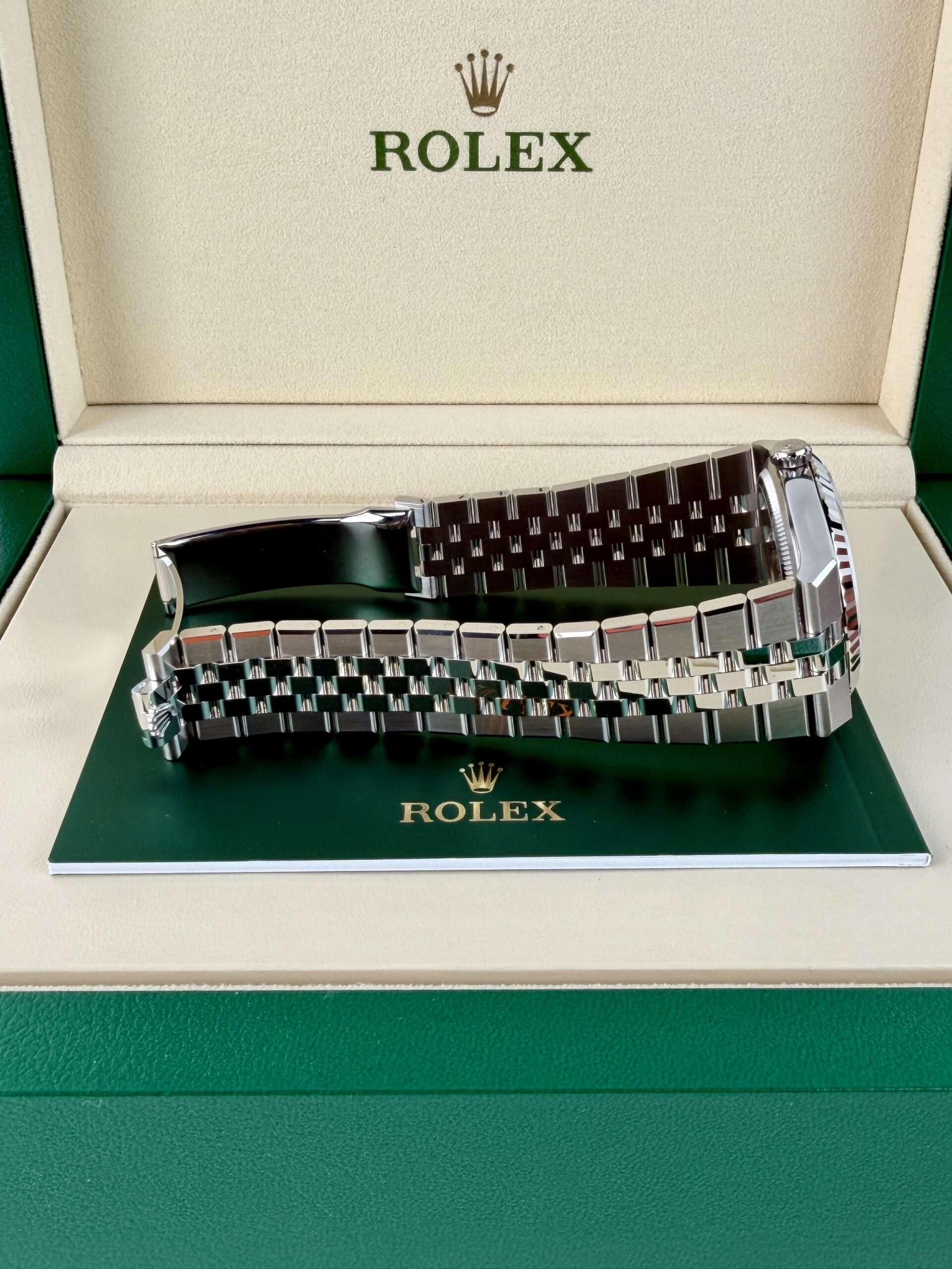 Rolex Land-Dweller 127334 view 9