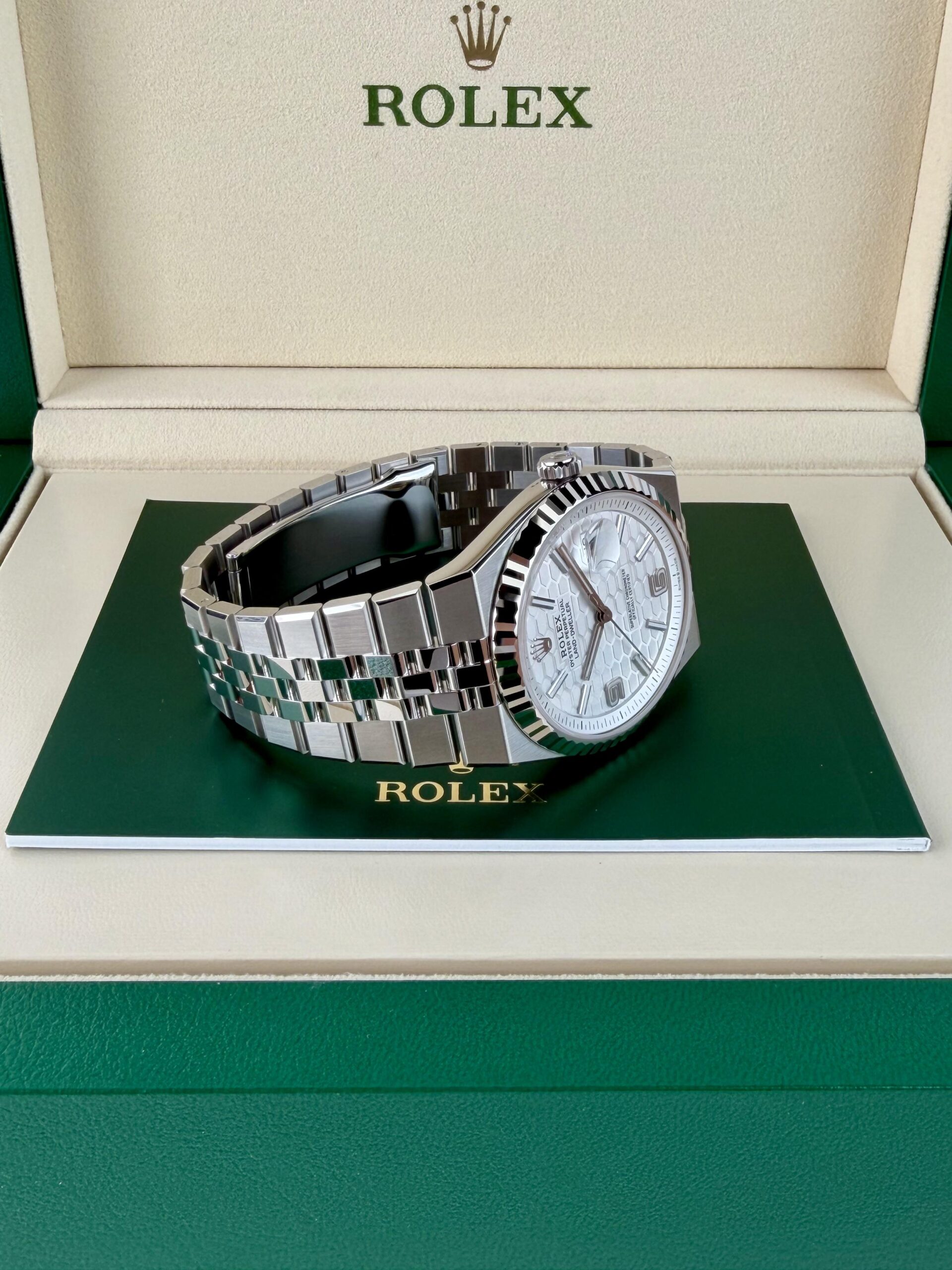 Rolex Land-Dweller 127334 view 10