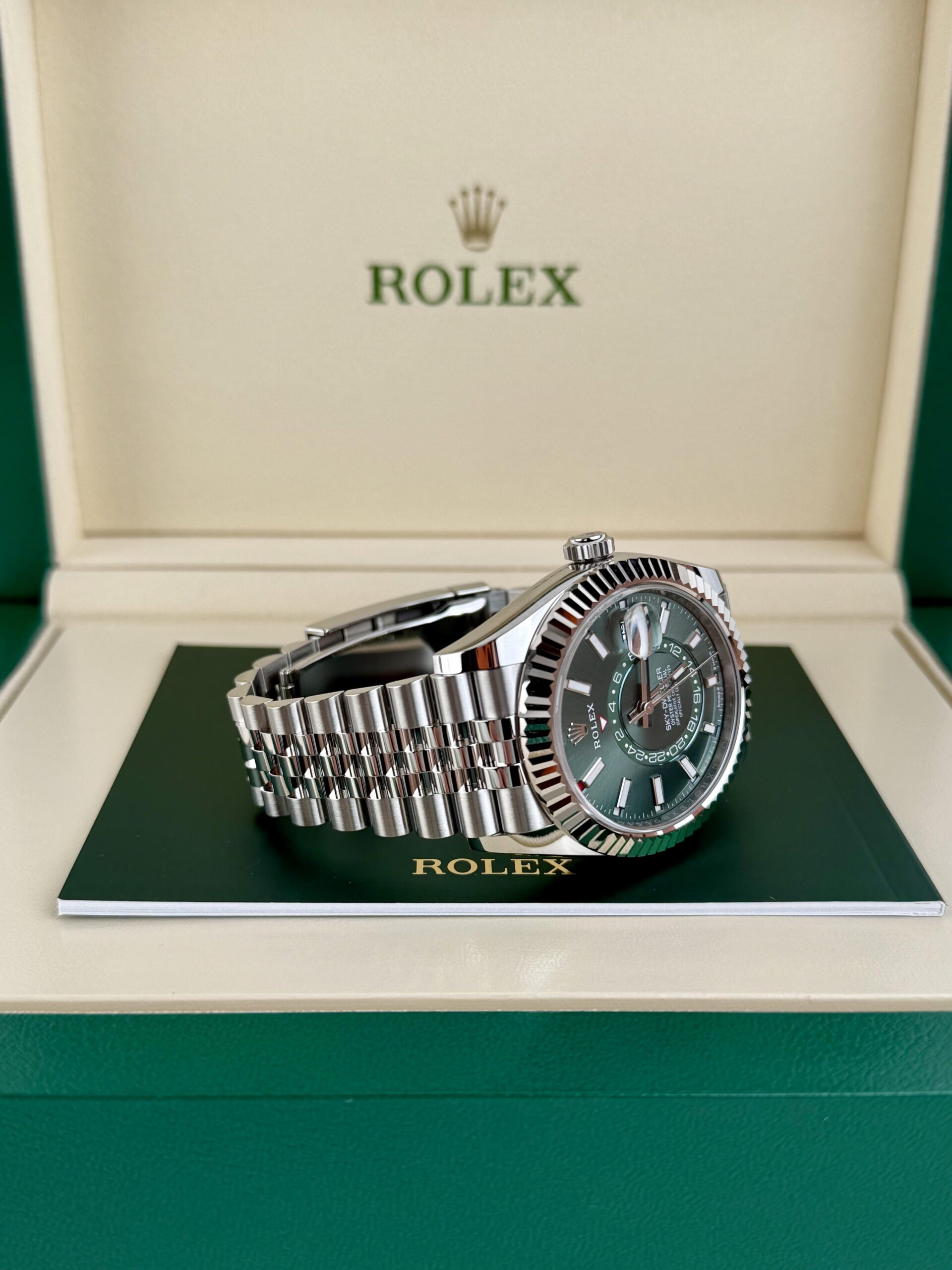 Rolex Sky-Dweller 336934 view 9