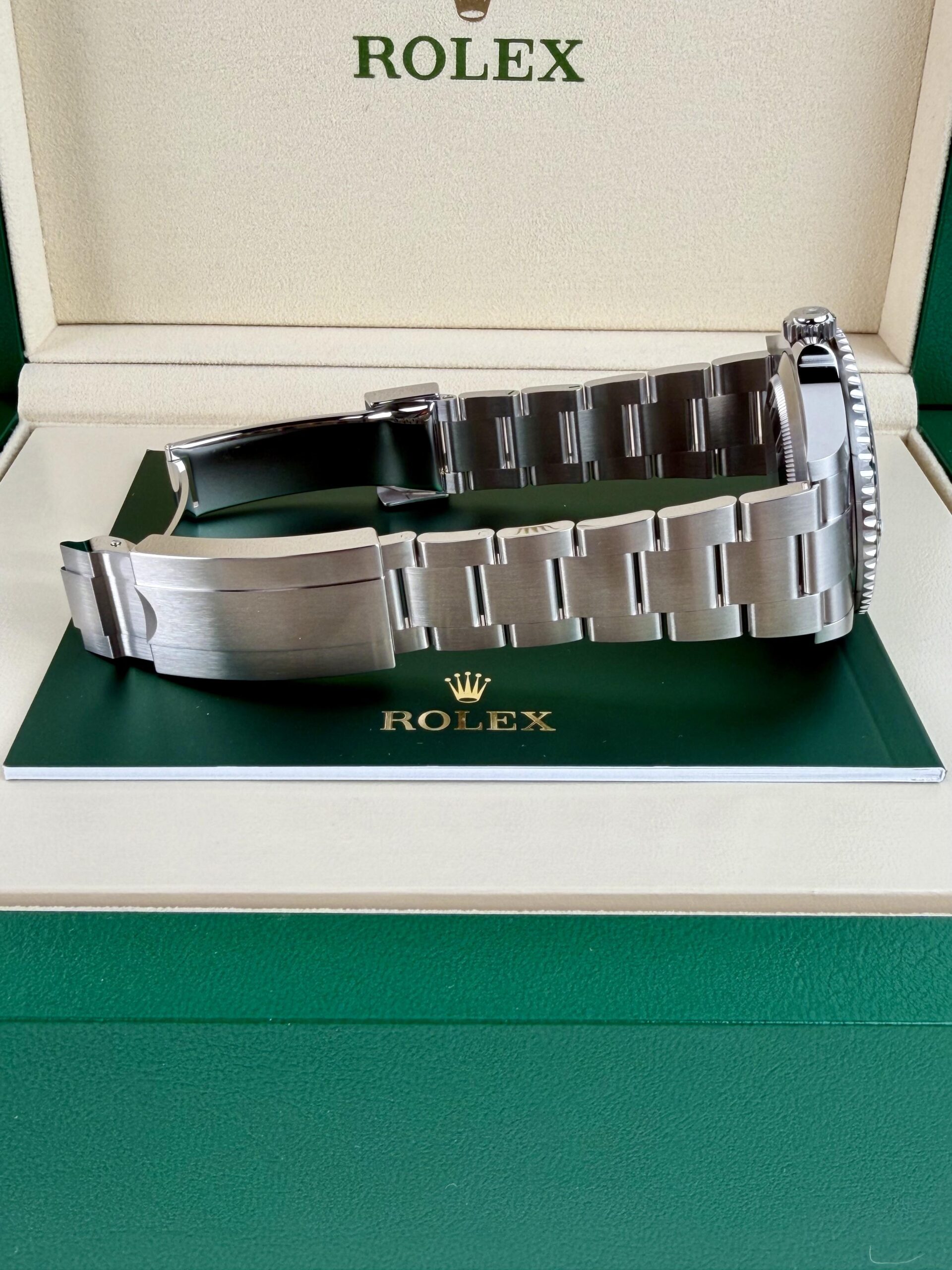 Rolex Submariner 124060 view 9