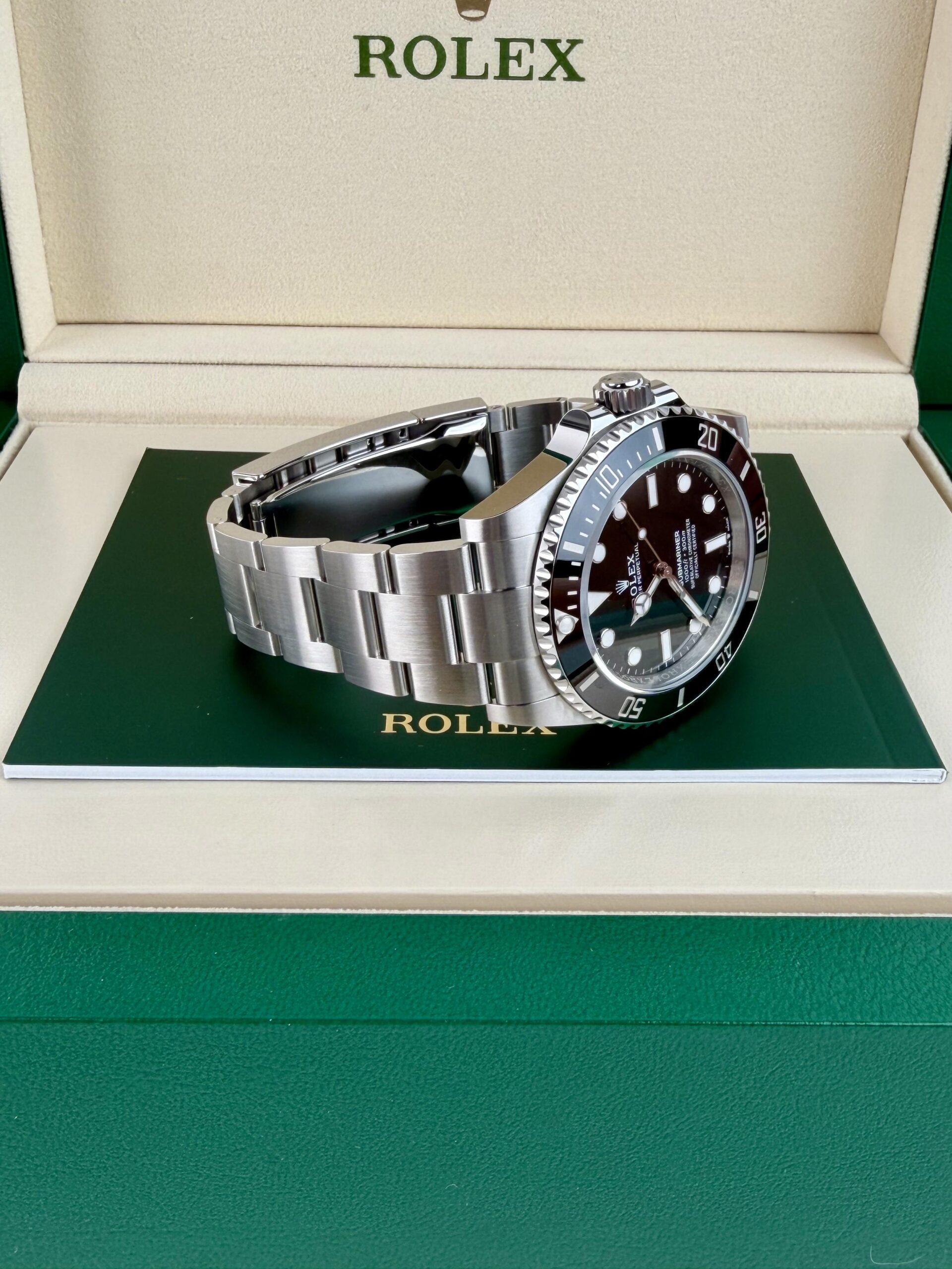 Rolex Submariner 124060 view 10
