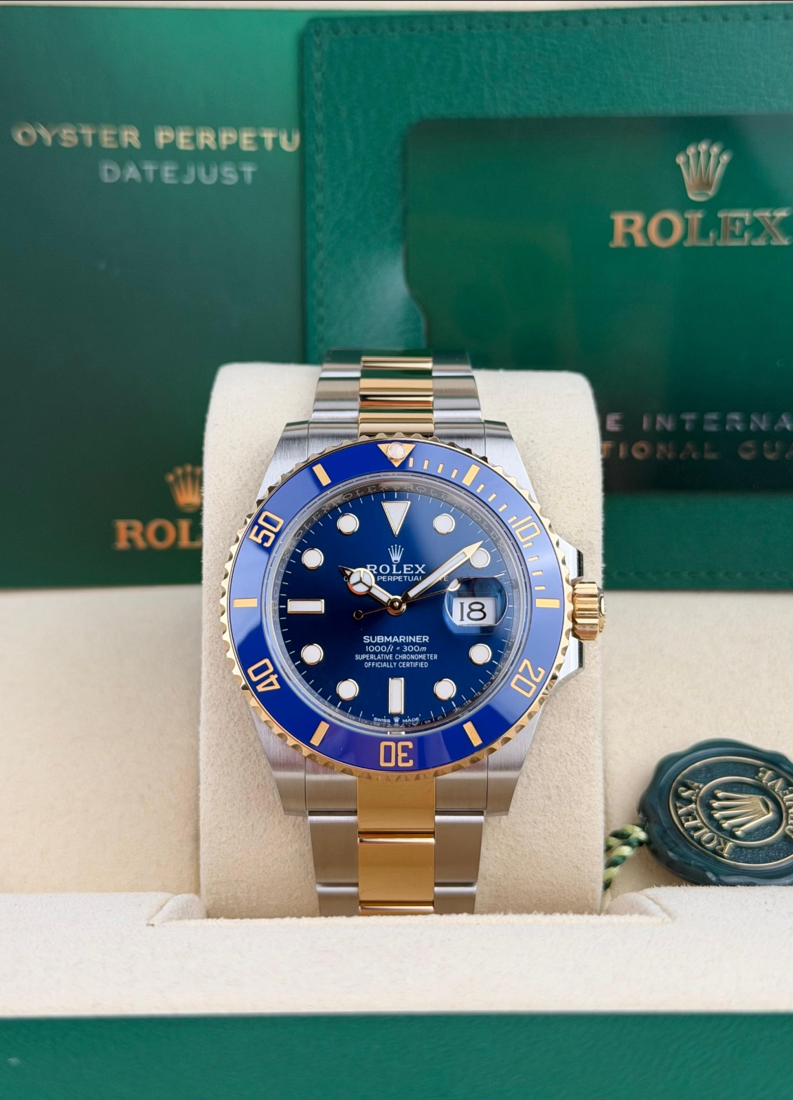 Rolex Submariner Date 126613LB view 2